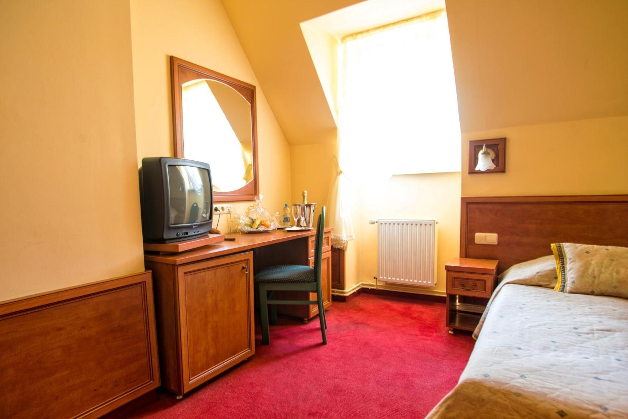 Hotel Adalbertus Gniezno Zimmer foto