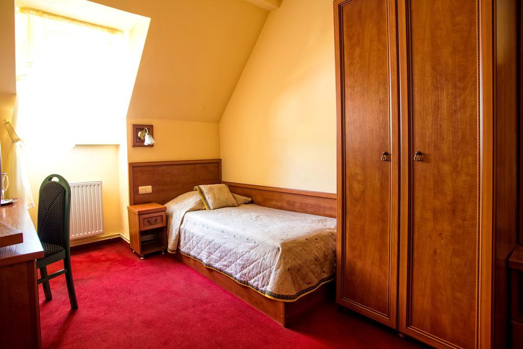 Hotel Adalbertus Gniezno Zimmer foto
