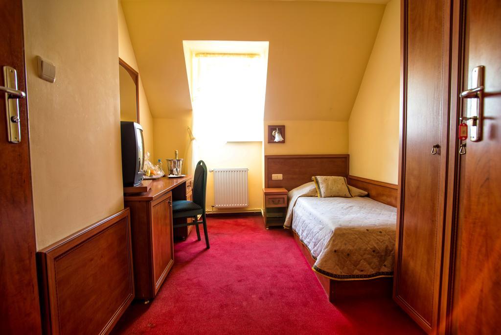 Hotel Adalbertus Gniezno Zimmer foto